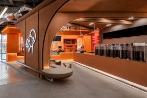 W Cosmetics – The Stand
