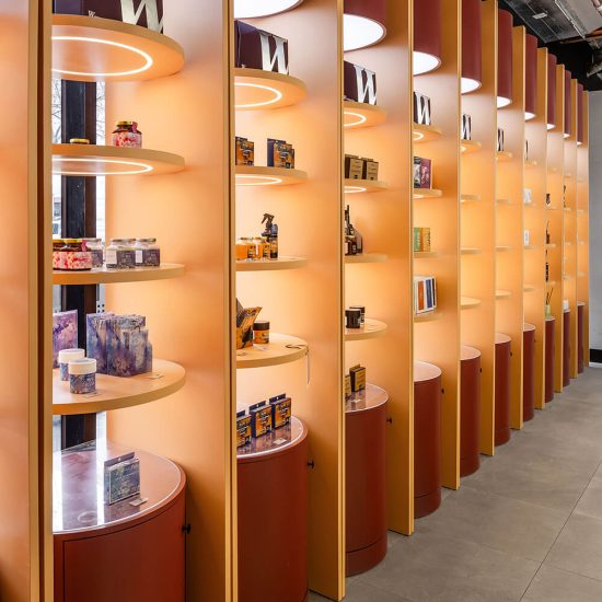 W Cosmetics – The Stand